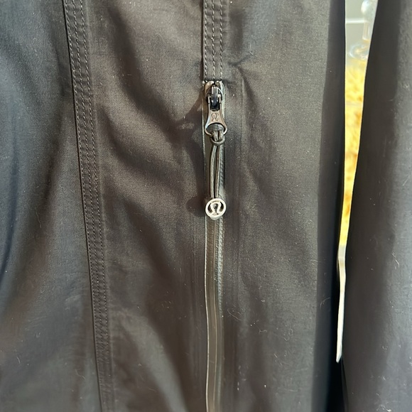 Lululemon rain coat - Picture 6 of 7
